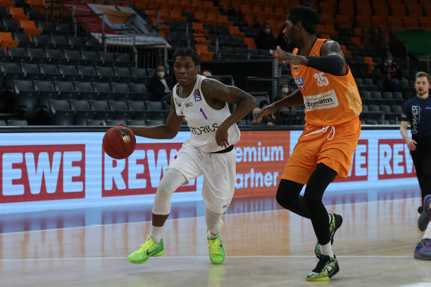 乔治正式申请加盟雄鹿，只愿拿230万底薪，愿意给字母哥打辅助